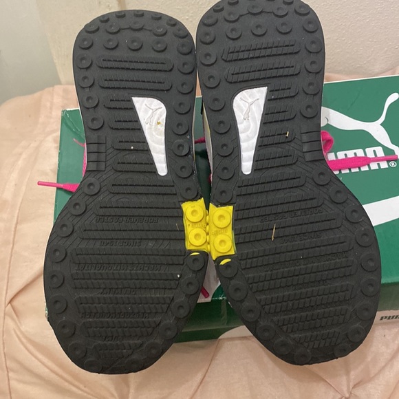 Pink and yellow Puma’s - Picture 3 of 6